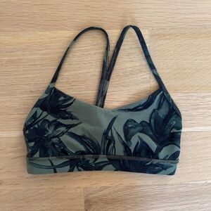 Lululemon Flow Y Nulu Bra, Light support A-C cups - Botanical Bloom Green